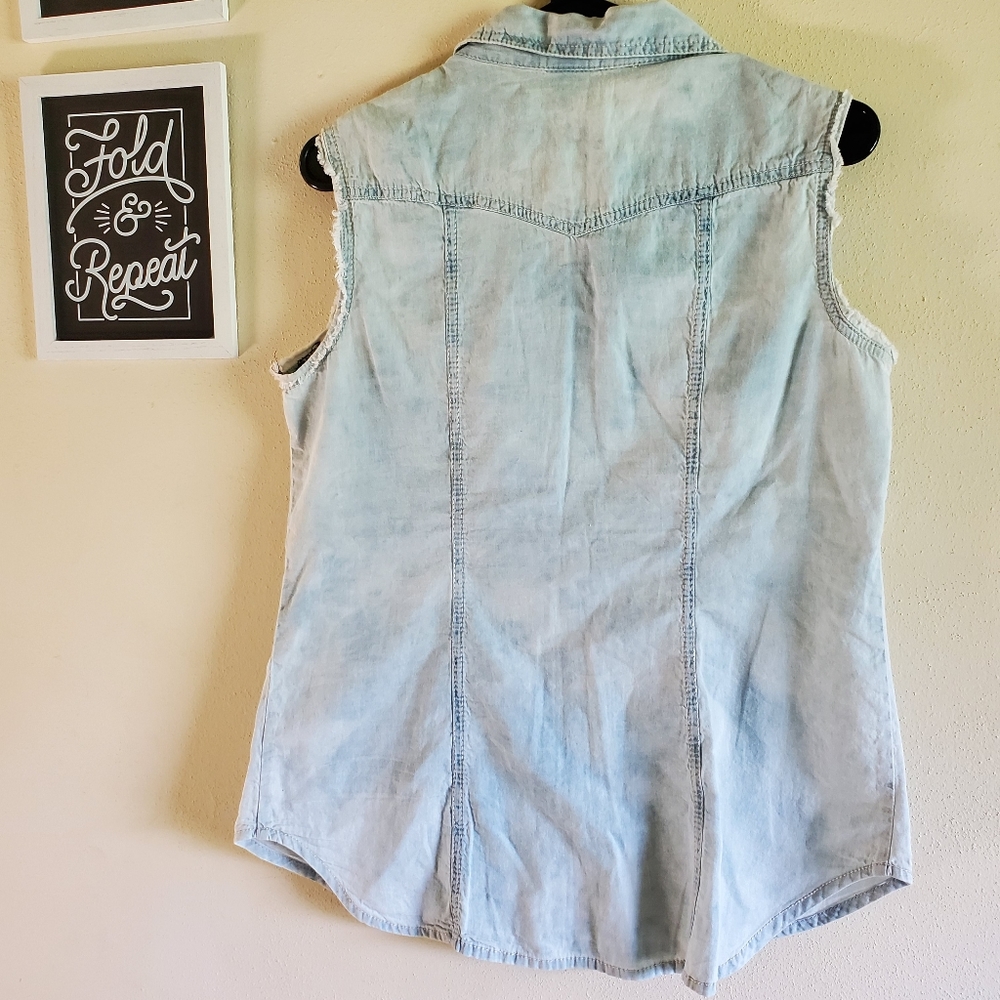Mossimo Supply Co. Pearl snap button up tank - Picture 6 of 6